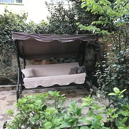 Local Artist's, Well Designed Spacious Garden Floor